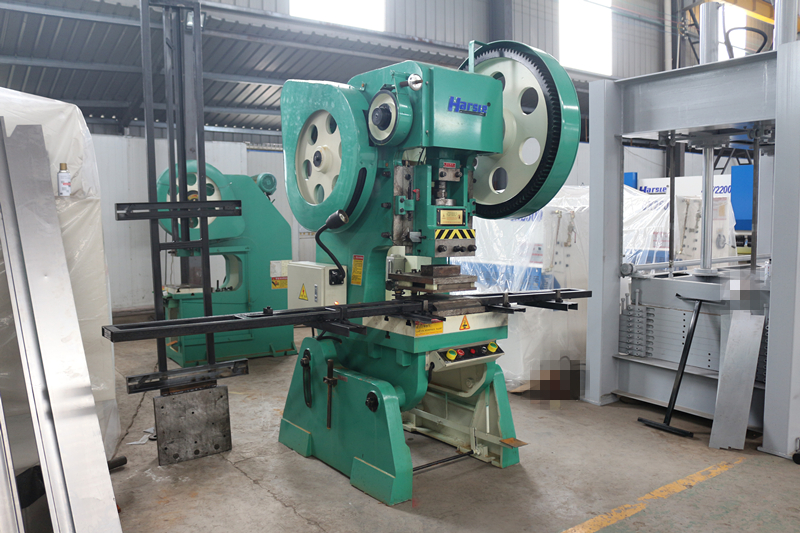 Mechanische ponsmachine voor de productielijn van stalen deuren