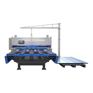 CNC hydraulische knipmachine met automatische invoertafel aan de voorzijde